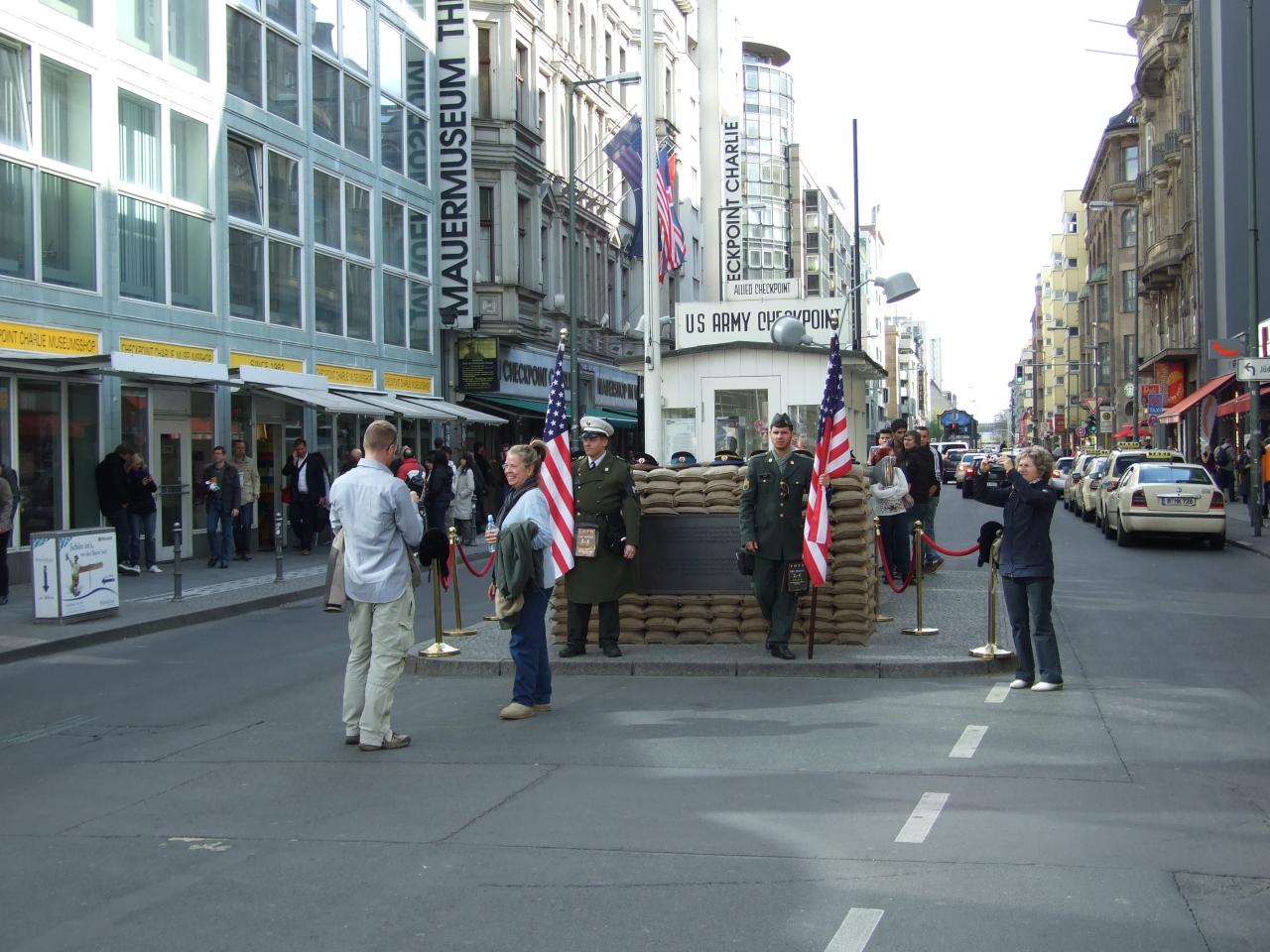 BERLIN Check Point Charlie (1)