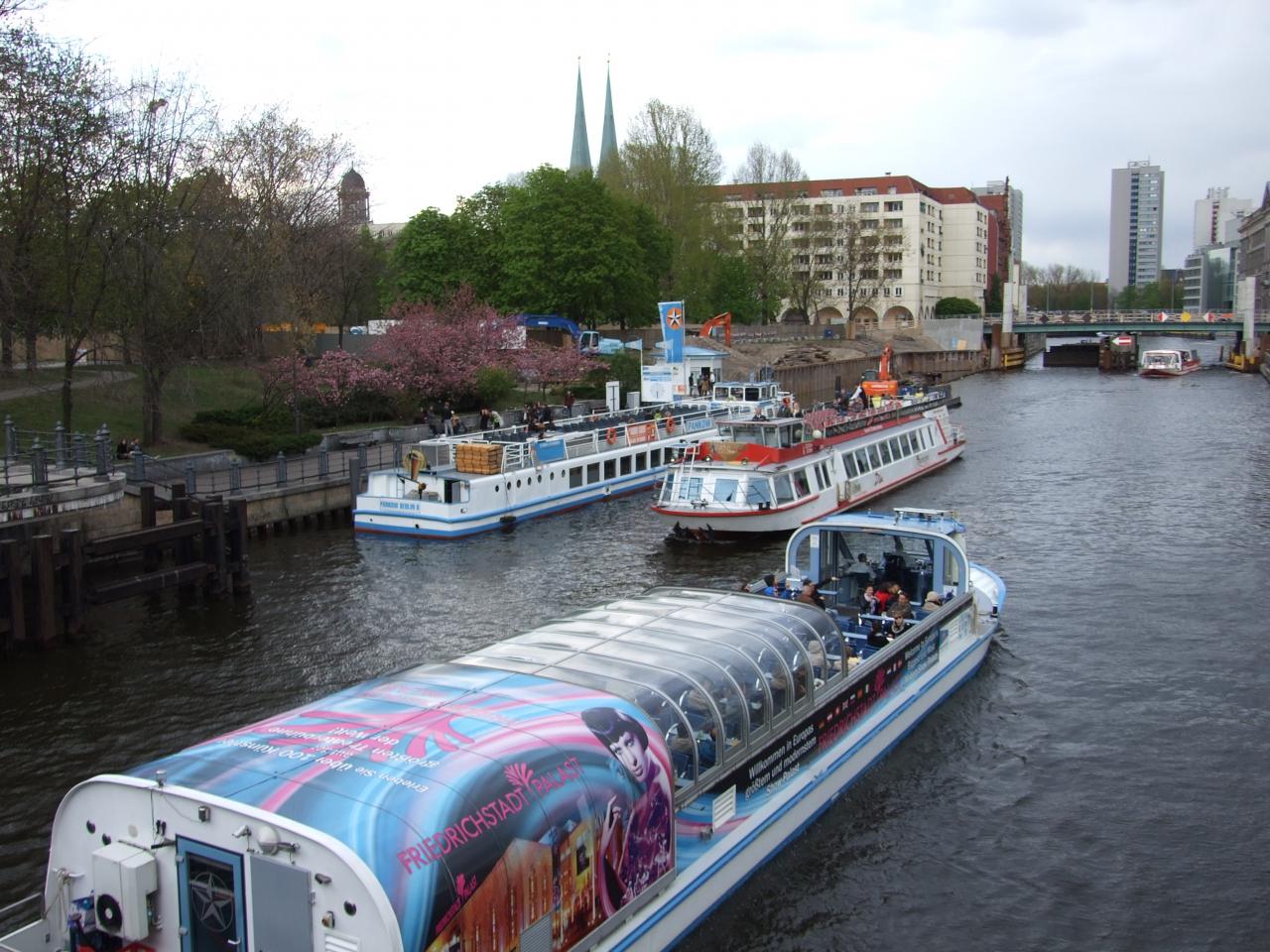 BERLIN ses bateaux mouche